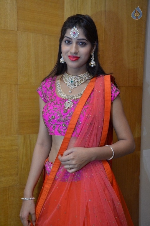 Naziya Khan New Photos - 12 / 16 photos