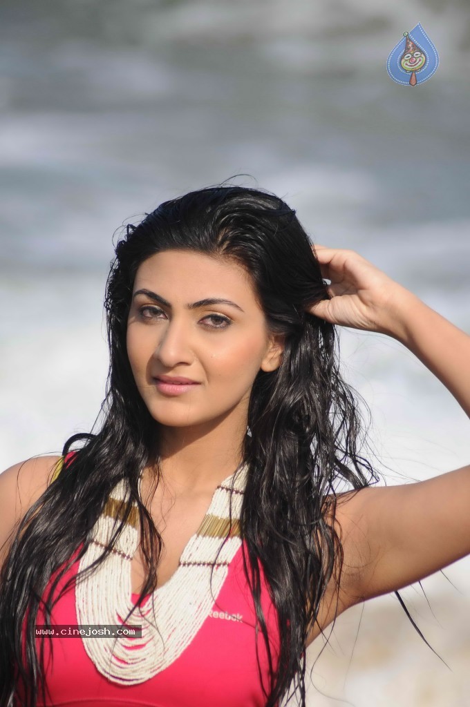 Neelam Upadhyay Hot Gallery - 7 / 71 photos