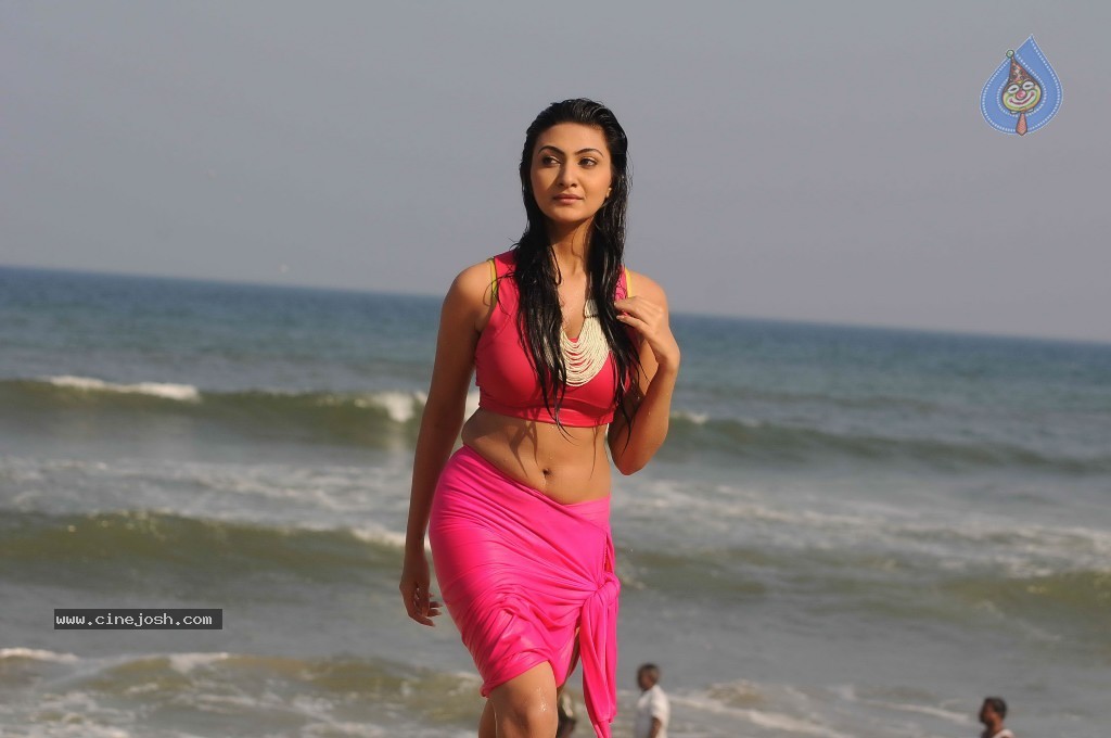 Neelam Upadhyay Hot Gallery - 19 / 71 photos