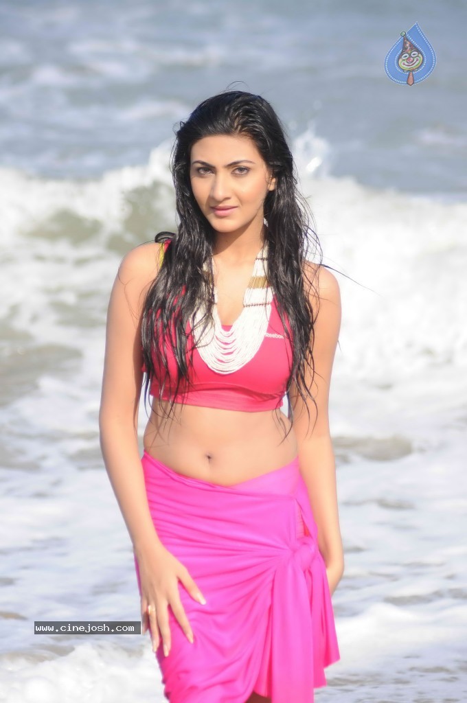 Neelam Upadhyay Hot Gallery - 26 / 71 photos