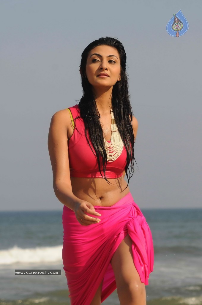 Neelam Upadhyay Hot Gallery - 35 / 71 photos