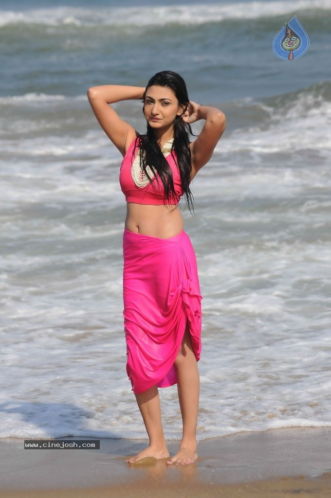 Neelam Upadhyay Hot Gallery - 36 / 71 photos