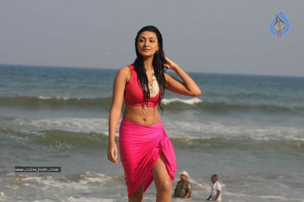 Neelam Upadhyay Hot Gallery - 45 / 71 photos