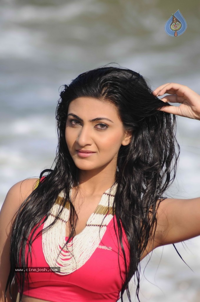 Neelam Upadhyay Hot Gallery - 46 / 71 photos