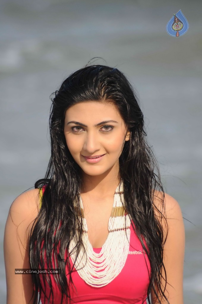 Neelam Upadhyay Hot Gallery - 51 / 71 photos