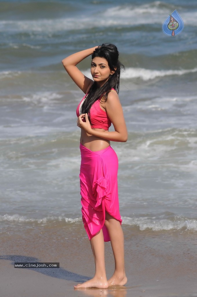 Neelam Upadhyay Hot Gallery - 54 / 71 photos