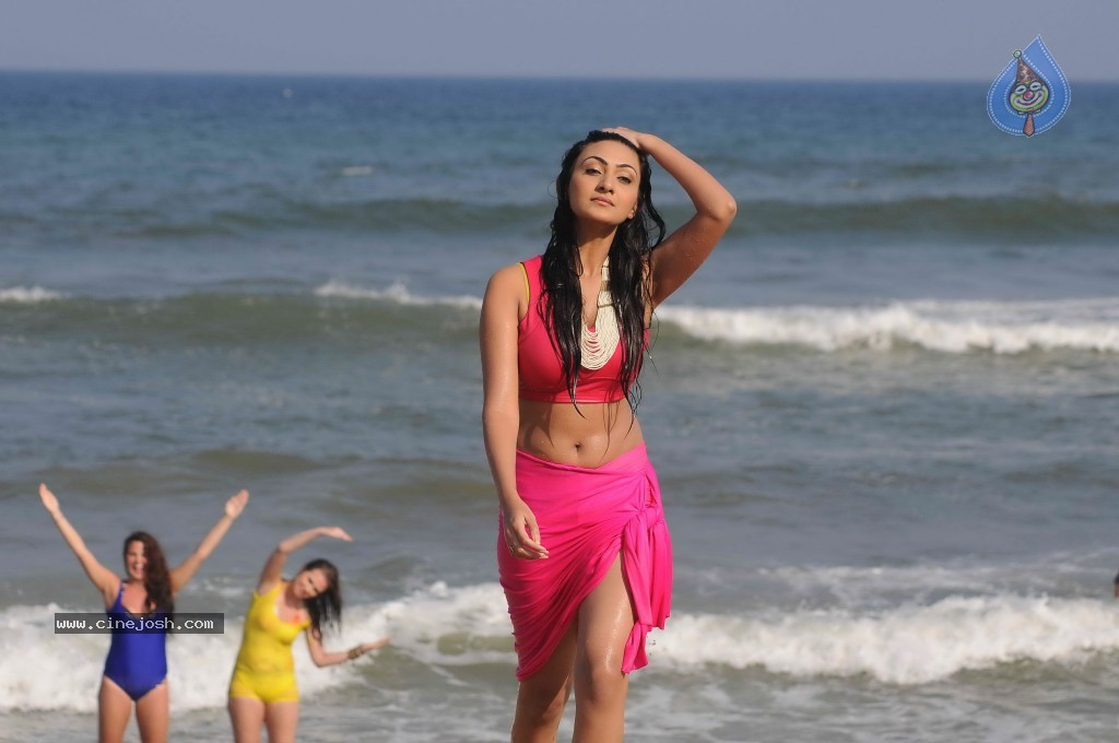 Neelam Upadhyay Hot Gallery - 59 / 71 photos