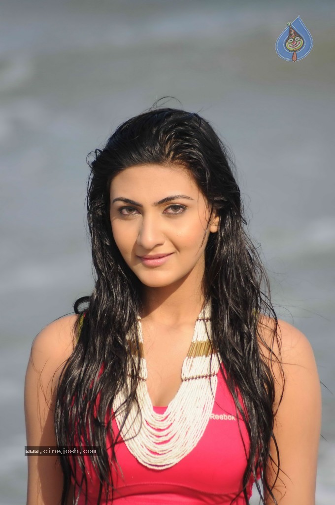 Neelam Upadhyay Hot Gallery - 61 / 71 photos