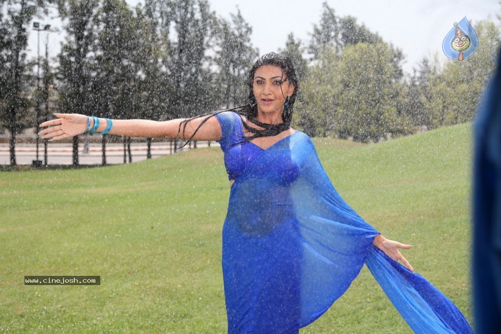 Neelam Upadhyay Hot Pics - 14 / 60 photos