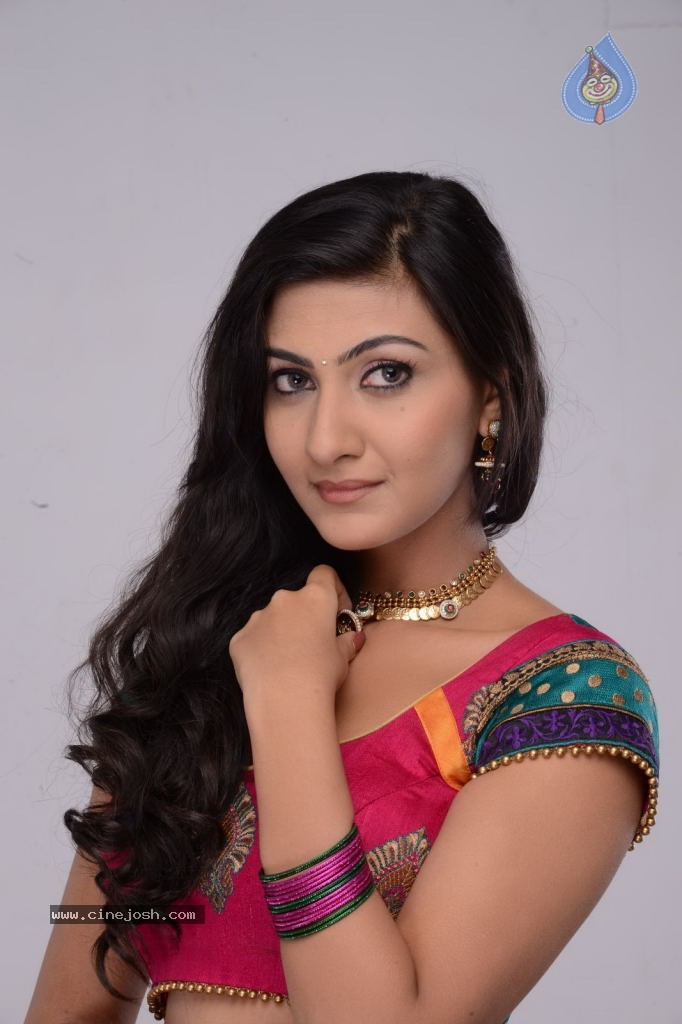 Neelam Upadhyay New Hot Pics - 3 / 84 photos