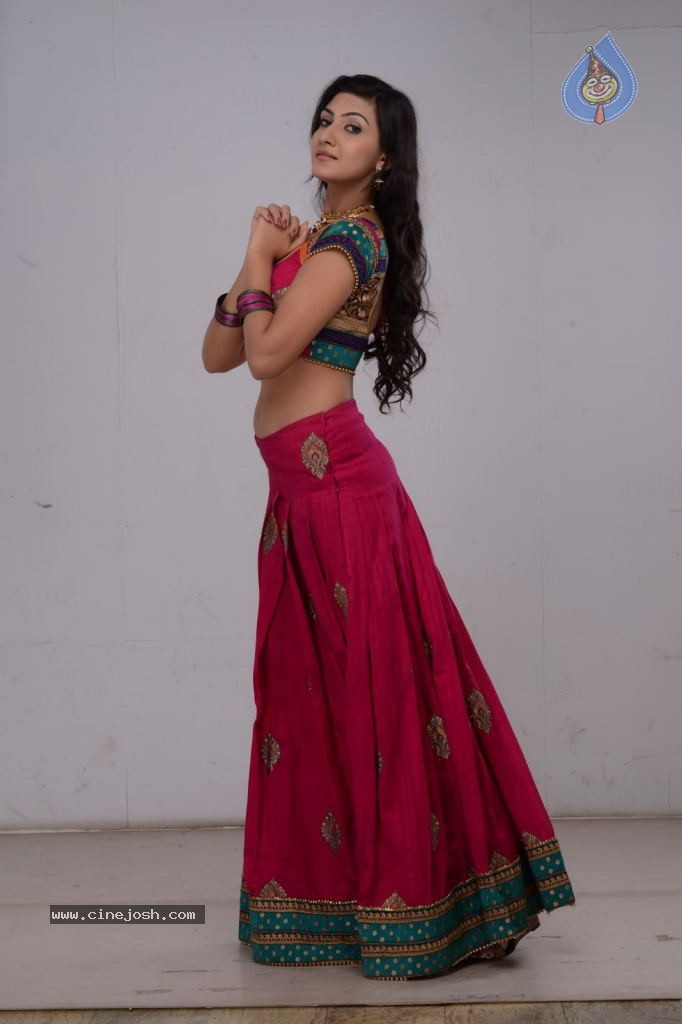 Neelam Upadhyay New Hot Pics - 10 / 84 photos