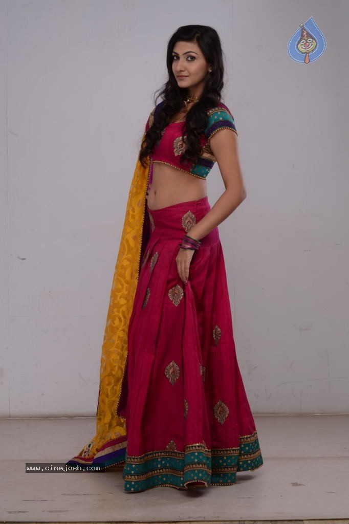 Neelam Upadhyay New Hot Pics - 15 / 84 photos