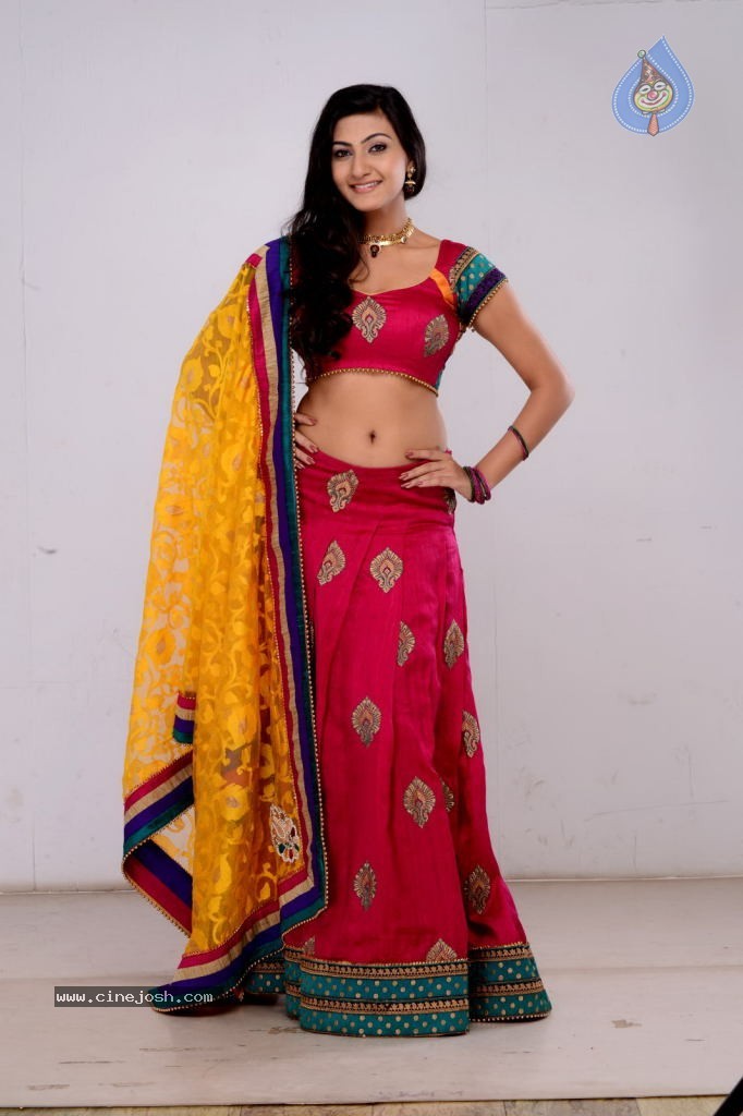 Neelam Upadhyay New Hot Pics - 20 / 84 photos