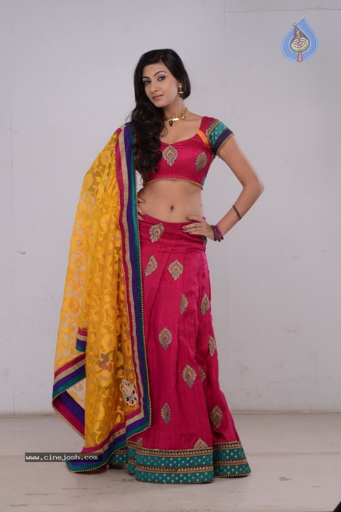 Neelam Upadhyay New Hot Pics - 21 / 84 photos