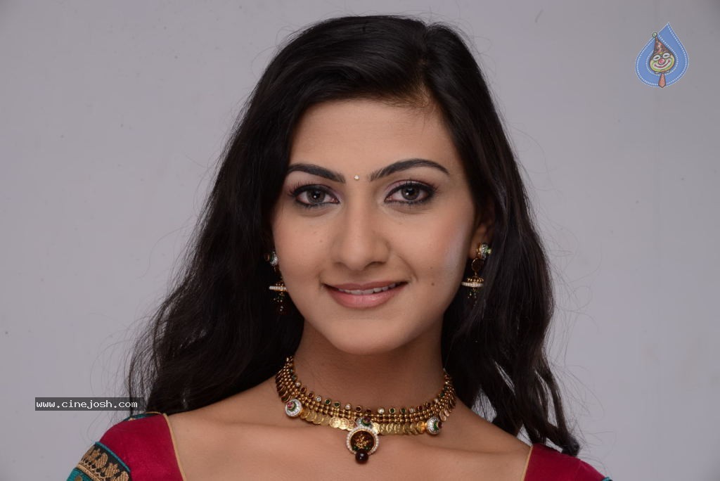 Neelam Upadhyay New Hot Pics - 61 / 84 photos