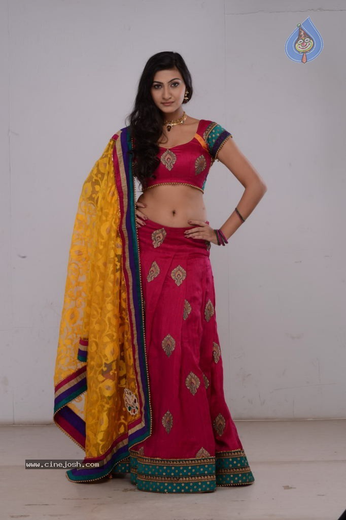 Neelam Upadhyay New Hot Pics - 71 / 84 photos