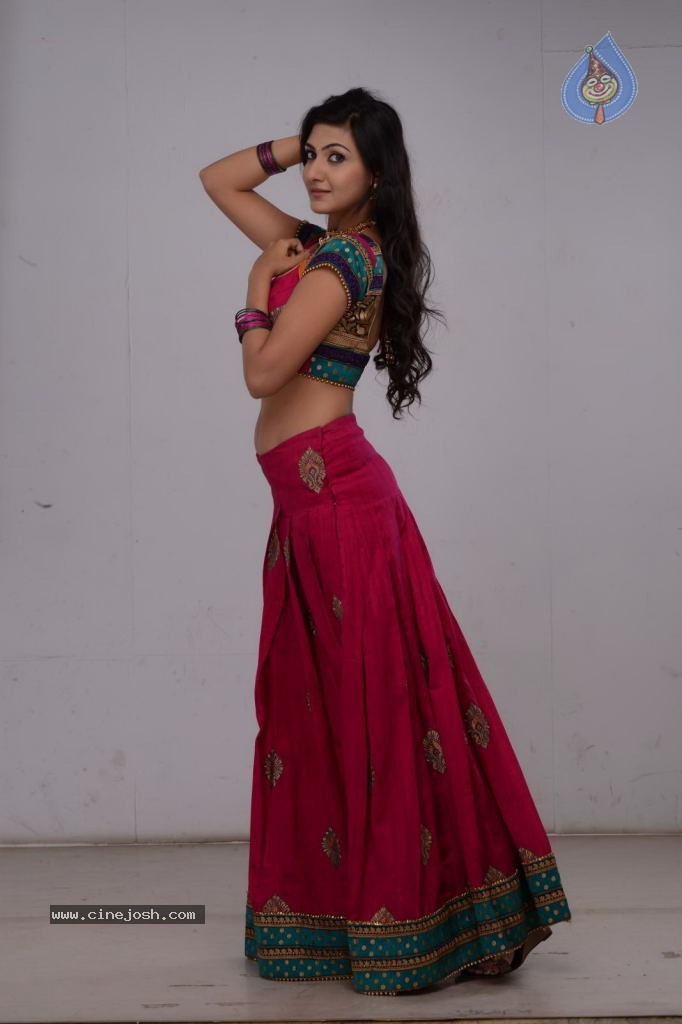 Neelam Upadhyay New Hot Pics - 72 / 84 photos