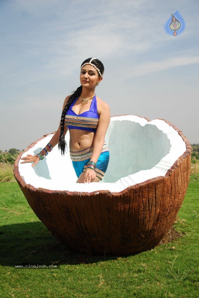 Neelam Upadhyay New Hot Stills - 13 / 105 photos