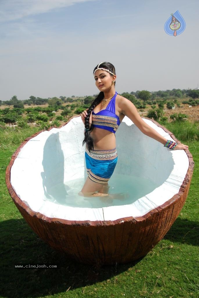 Neelam Upadhyay New Hot Stills - 21 / 105 photos