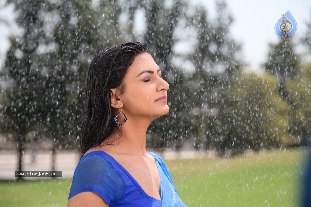 Neelam Upadhyay New Images - 28 / 39 photos