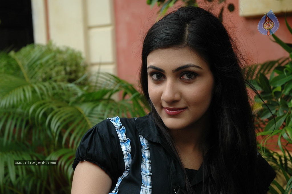 Neelam Upadhyay New Photos - 24 / 67 photos