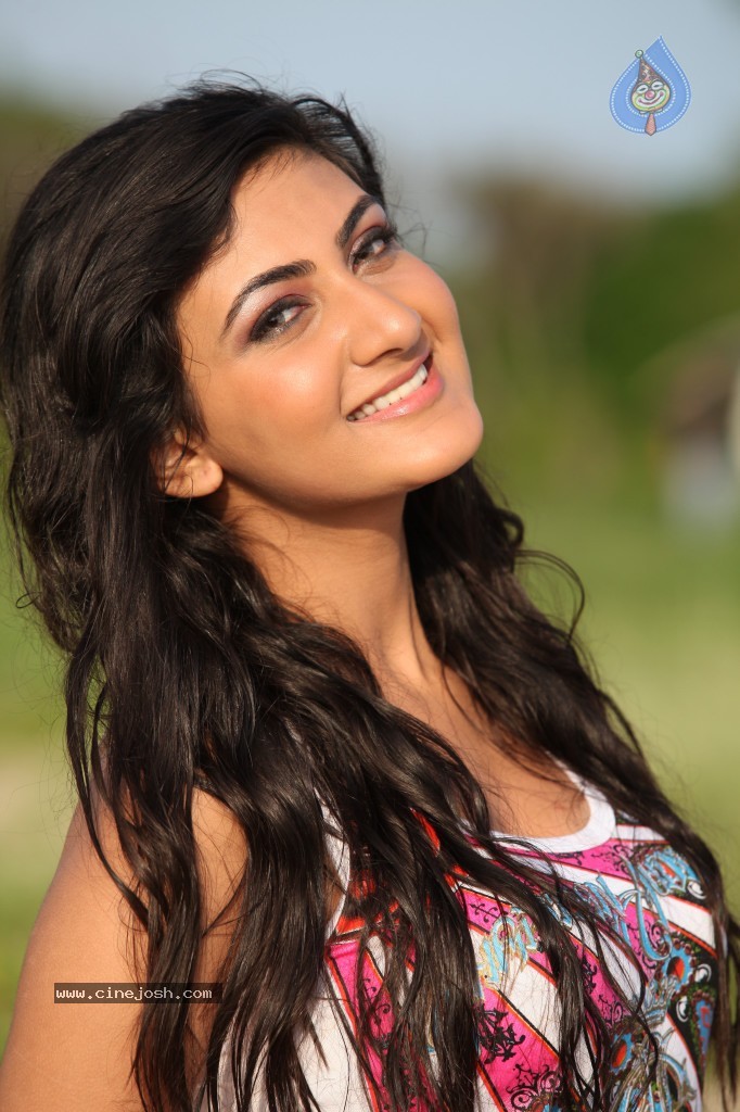 Neelam Upadhyay New Photos - 26 / 109 photos