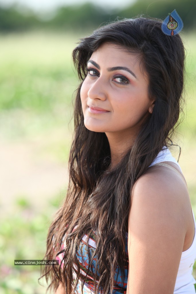 Neelam Upadhyay New Photos - 33 / 109 photos