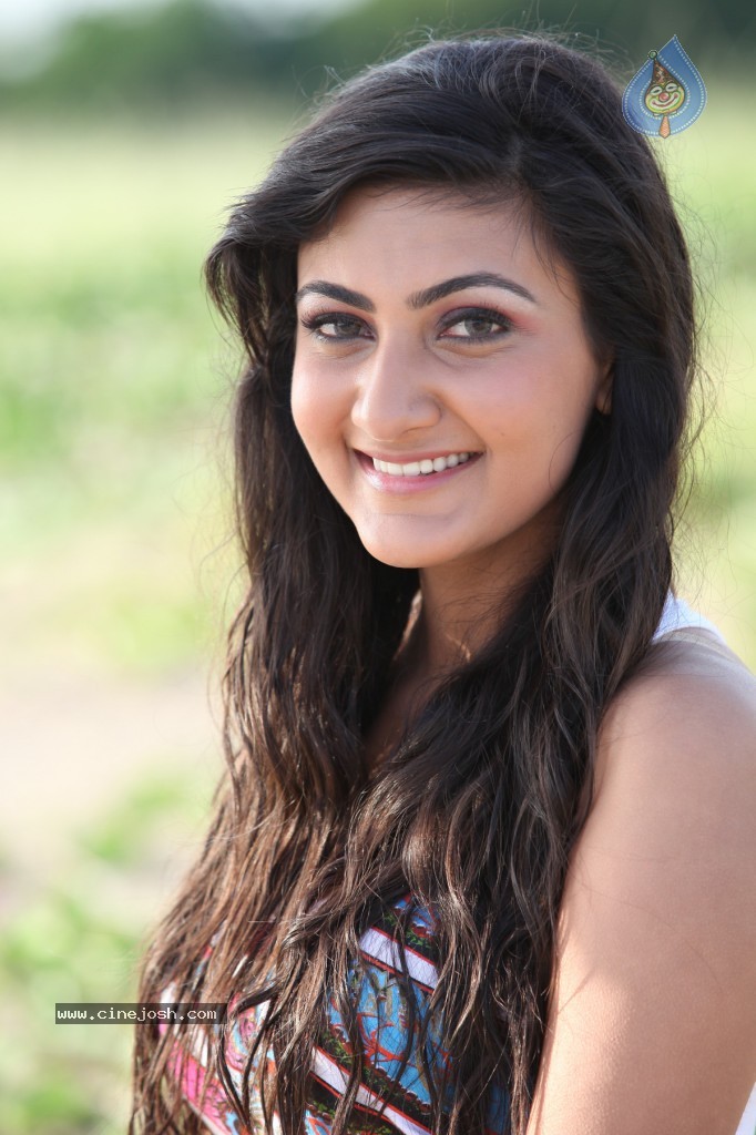 Neelam Upadhyay New Photos - 52 / 109 photos