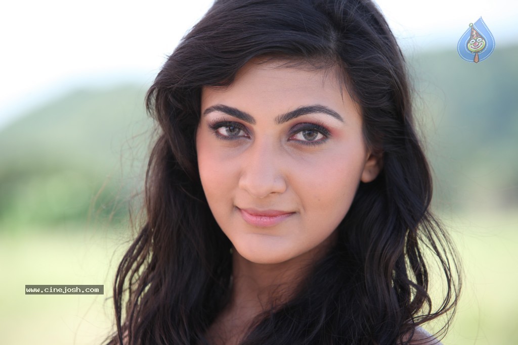 Neelam Upadhyay New Photos - 93 / 109 photos