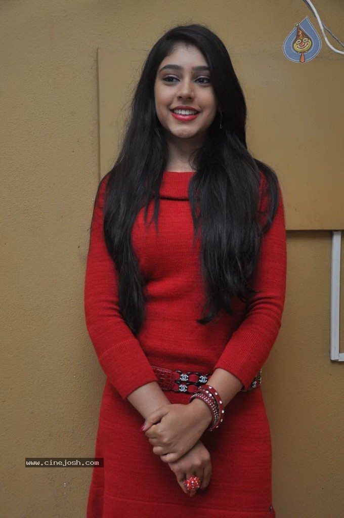 Neethi Taylor Latest Photos - 22 / 34 photos