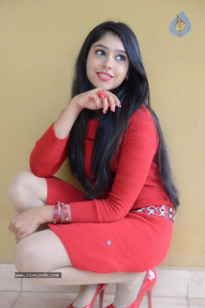 Neethi Taylor Latest Photos - 31 / 34 photos