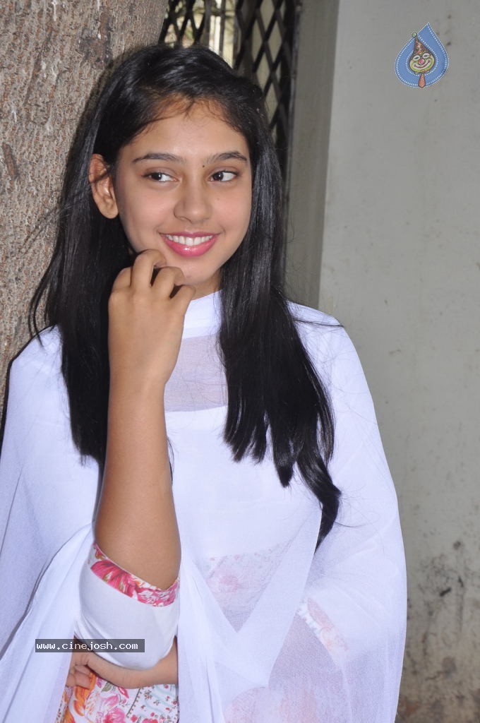 Neethi Taylor Latest Stills - 2 / 24 photos