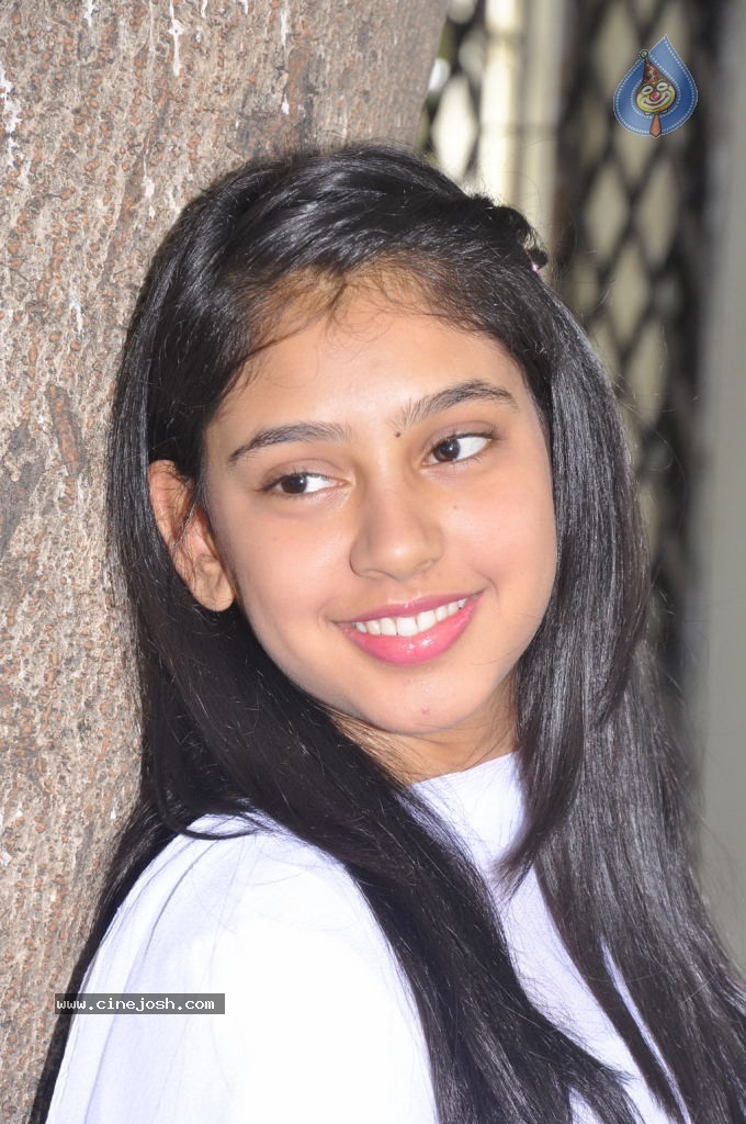 Neethi Taylor Latest Stills - 5 / 24 photos