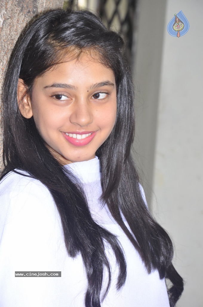 Neethi Taylor Latest Stills - 15 / 24 photos