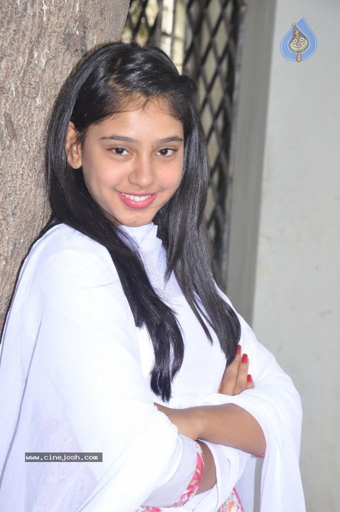 Neethi Taylor Latest Stills - 21 / 24 photos