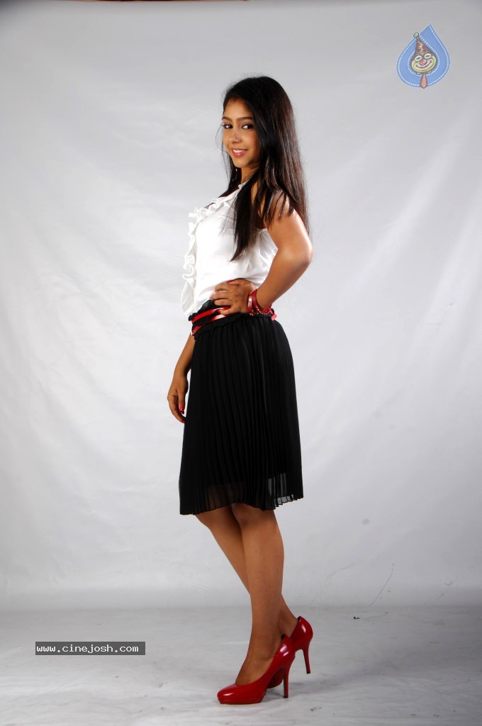 Neethi Taylor New Gallery - 4 / 53 photos