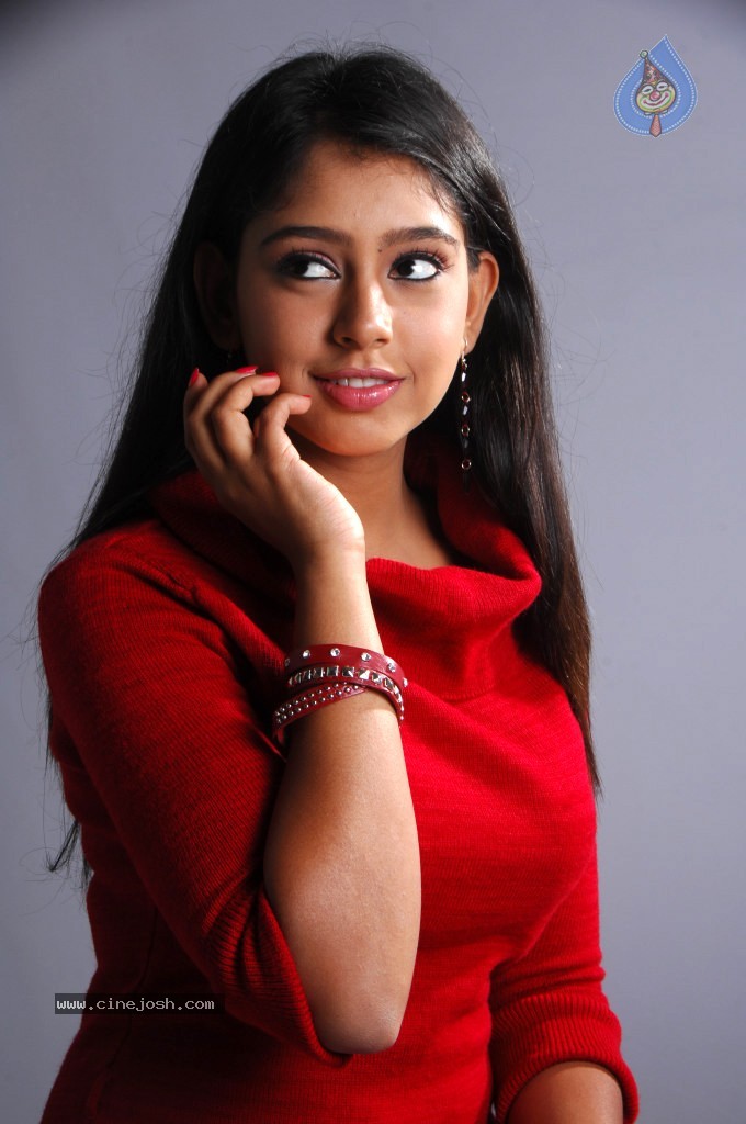 Neethi Taylor New Gallery - 18 / 53 photos
