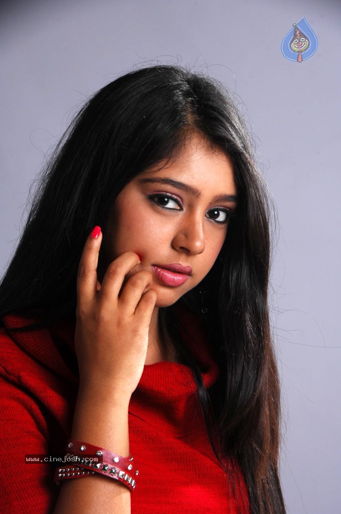 Neethi Taylor New Gallery - 26 / 53 photos