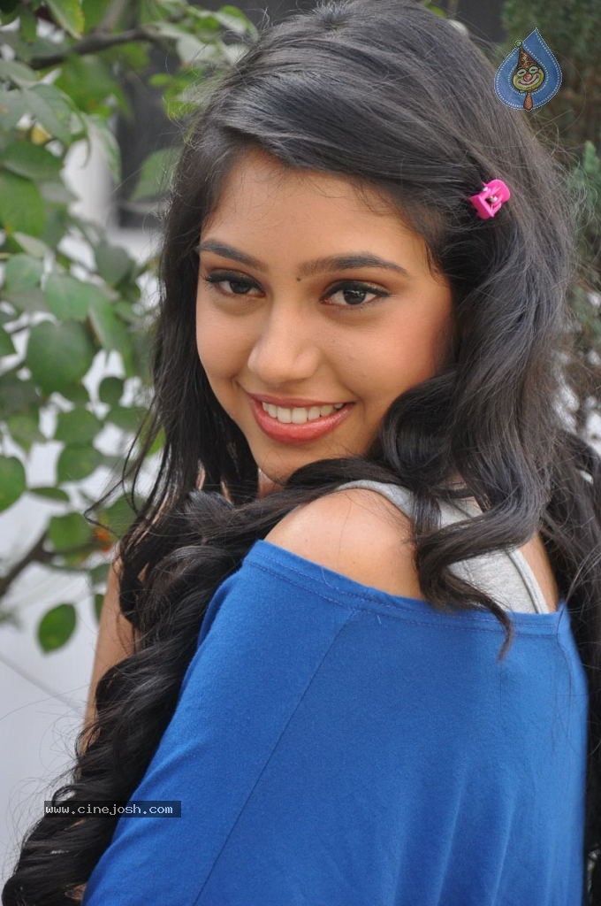 Neethi Taylor New Stills - 9 / 63 photos
