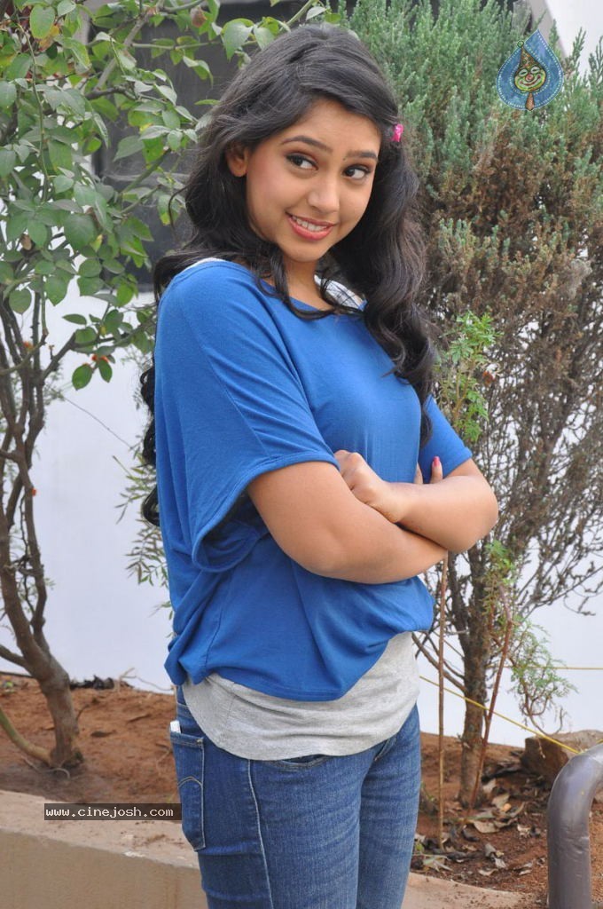 Neethi Taylor New Stills - 33 / 63 photos