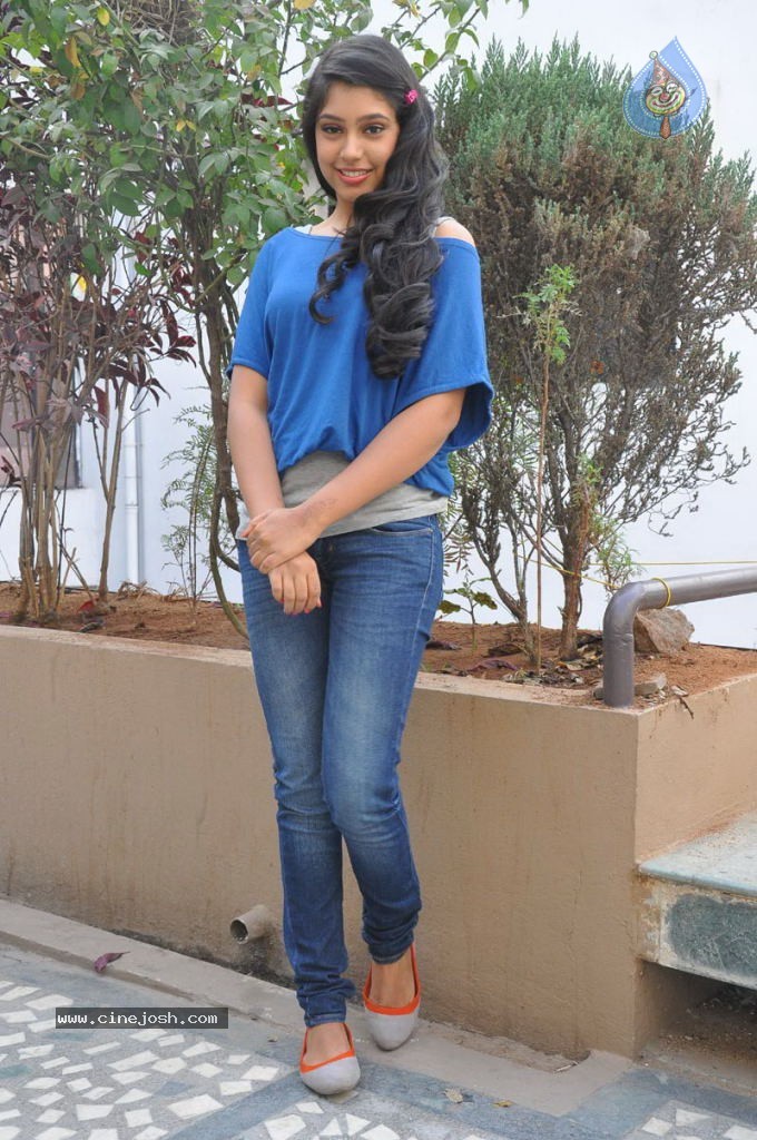 Neethi Taylor New Stills - 38 / 63 photos