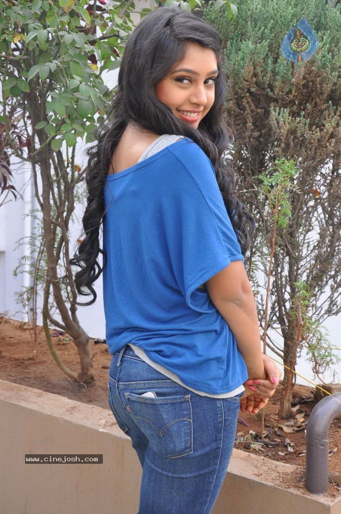 Neethi Taylor New Stills - 51 / 63 photos