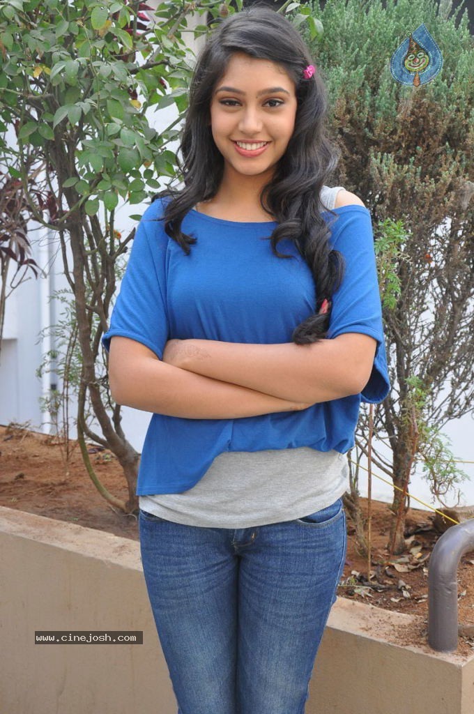 Neethi Taylor New Stills - 62 / 63 photos