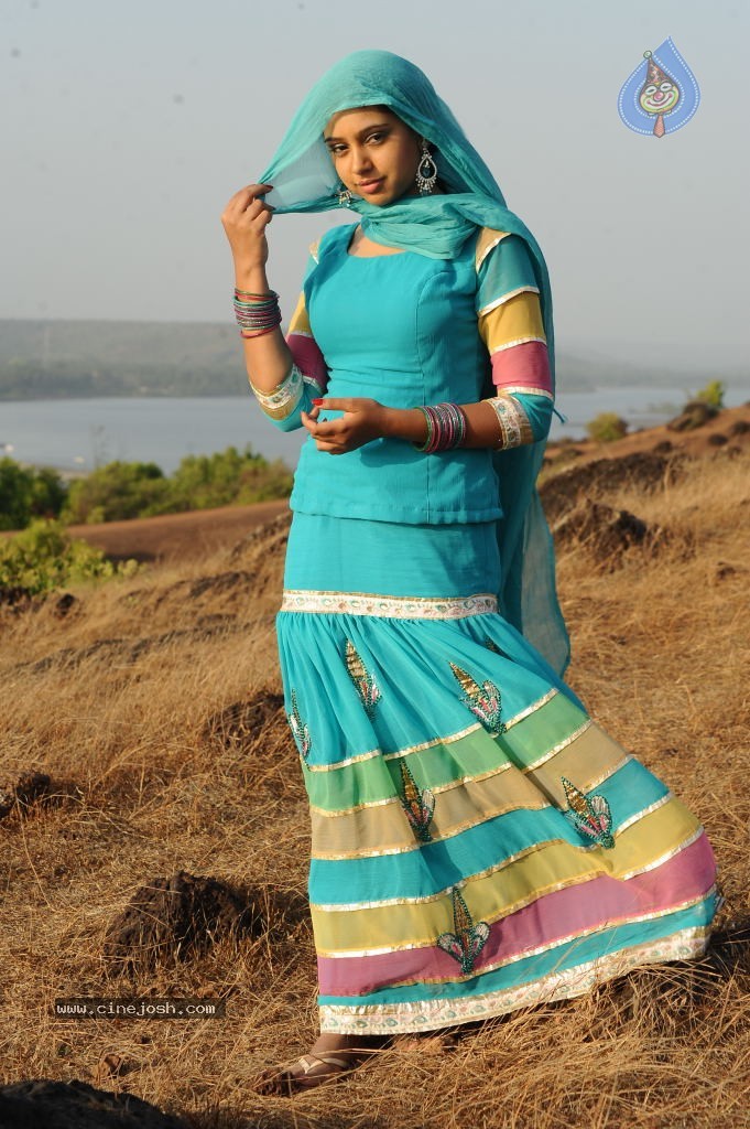 Neethi Taylor New Stills - 2 / 55 photos