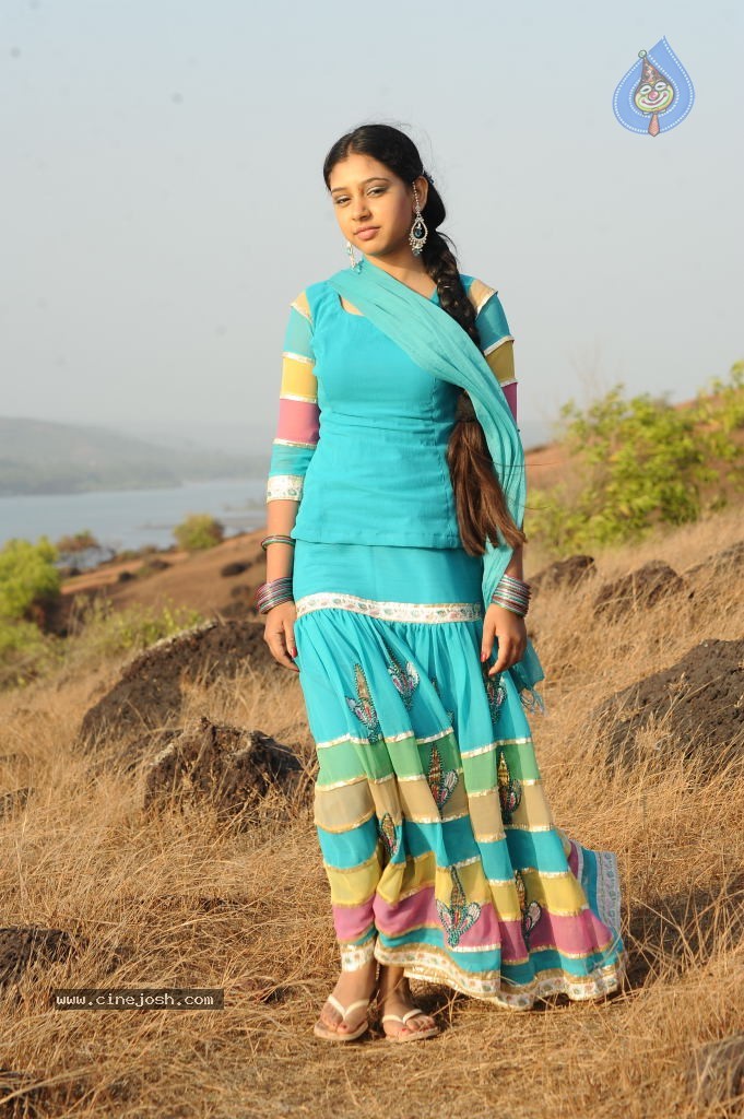 Neethi Taylor New Stills - 22 / 55 photos