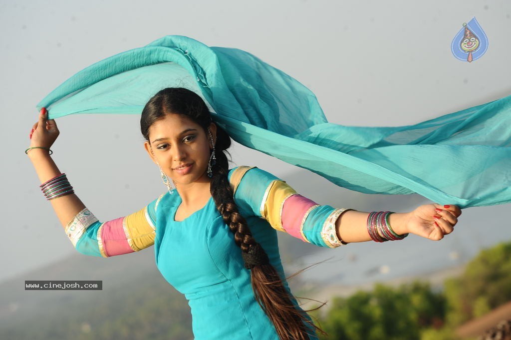 Neethi Taylor New Stills - 38 / 55 photos
