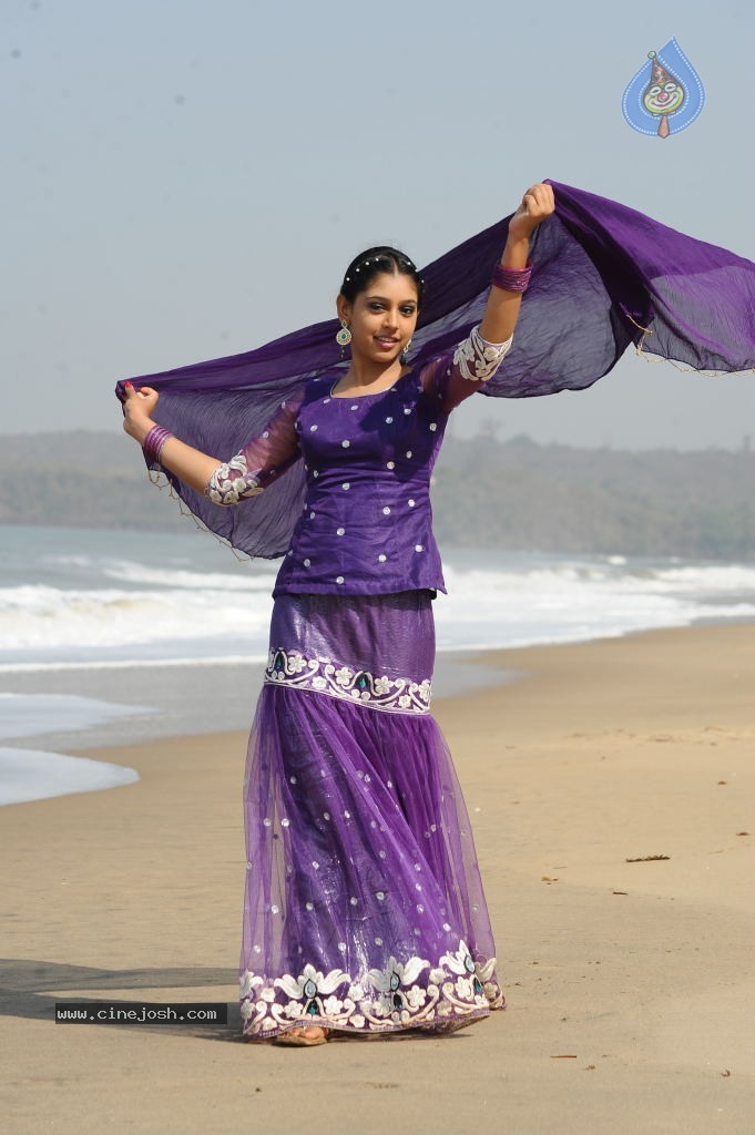 Neethi Taylor New Stills - 11 / 47 photos