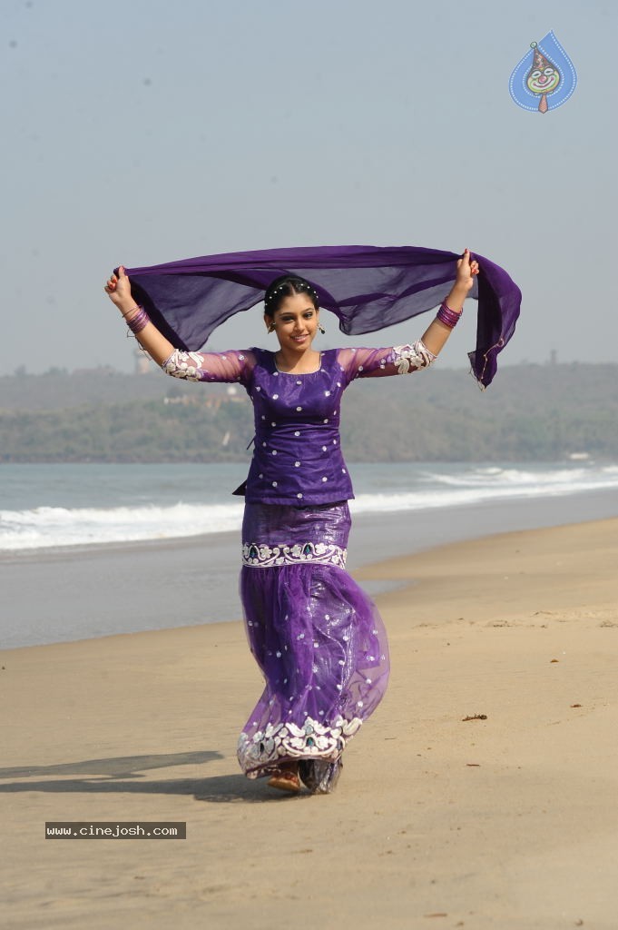 Neethi Taylor New Stills - 15 / 47 photos