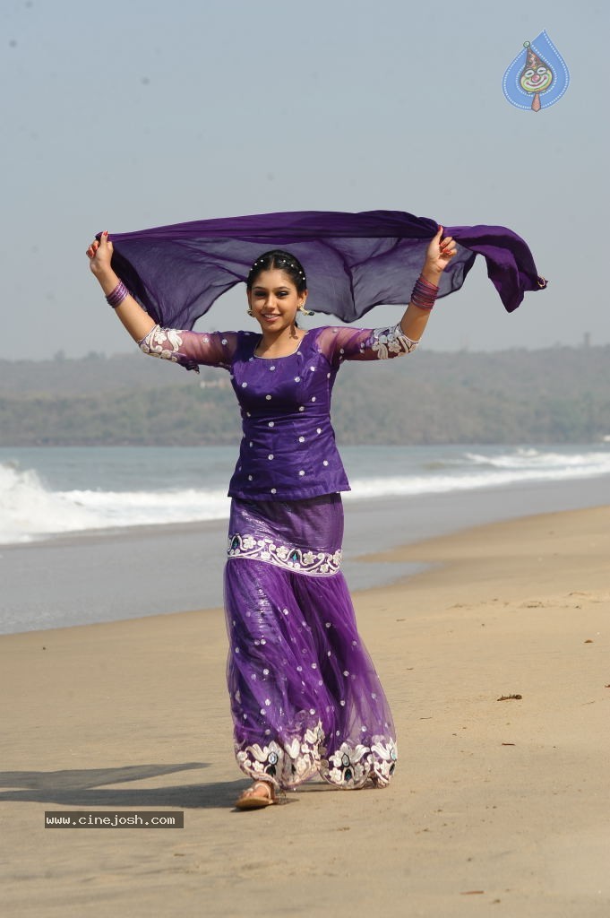 Neethi Taylor New Stills - 17 / 47 photos