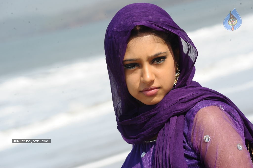 Neethi Taylor New Stills - 26 / 47 photos